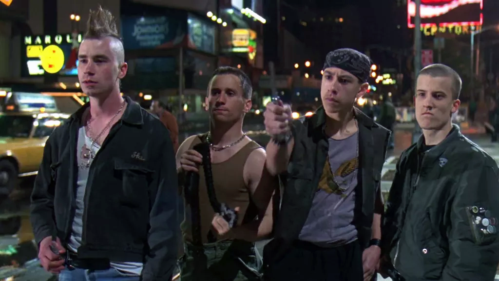 Jason Voorhees in "Venerdì 13 parte VIII - Incubo a Manhattan": lo skinhead sulla destra è Daryl Kahan (Citizens Arrest)
