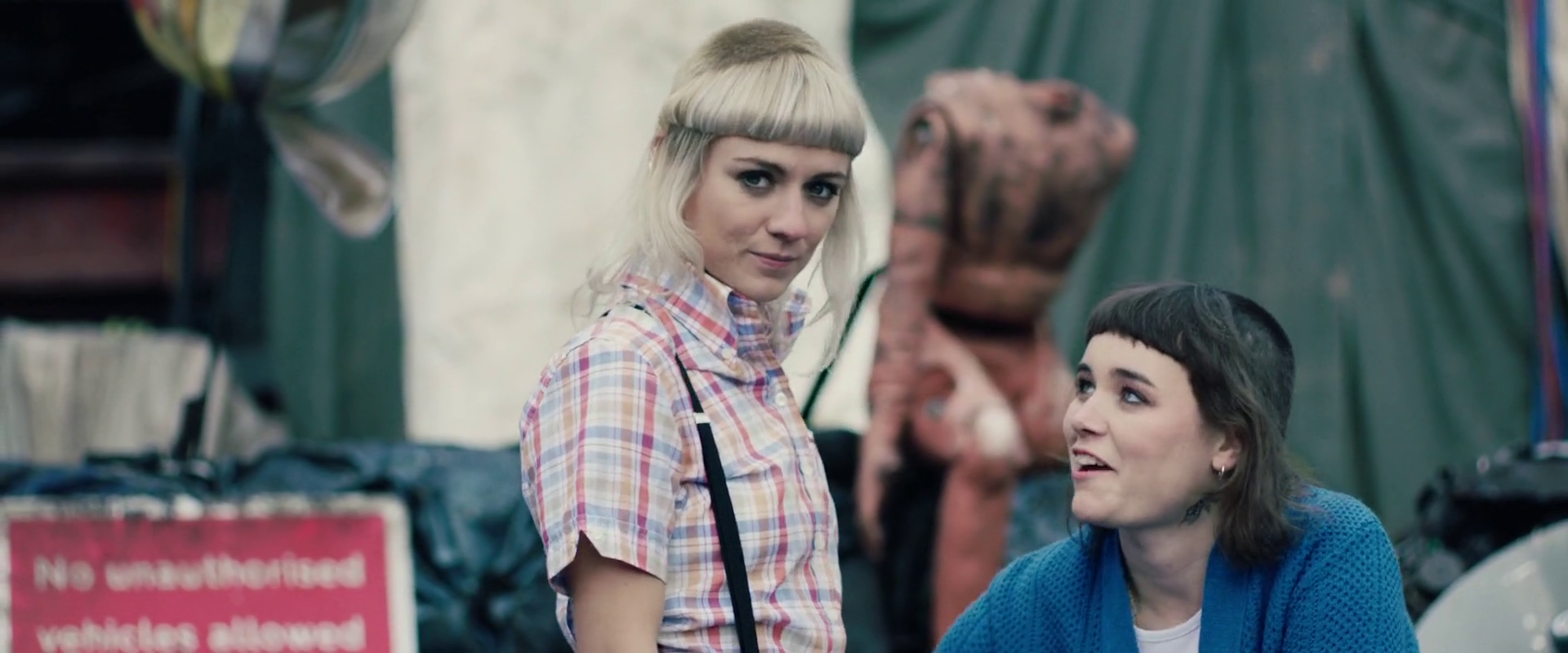 Tilbury skins: skinhead girls