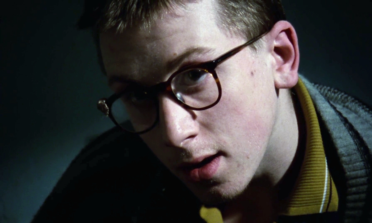 Tim Roth in una scena di Meantime