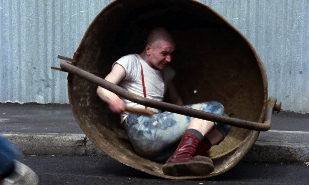 Gary Oldman nei panni dello skinhead Coxy