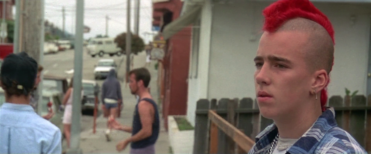 Un punk rocker nel film "Ragazzi perduti" di Joel Schumacher