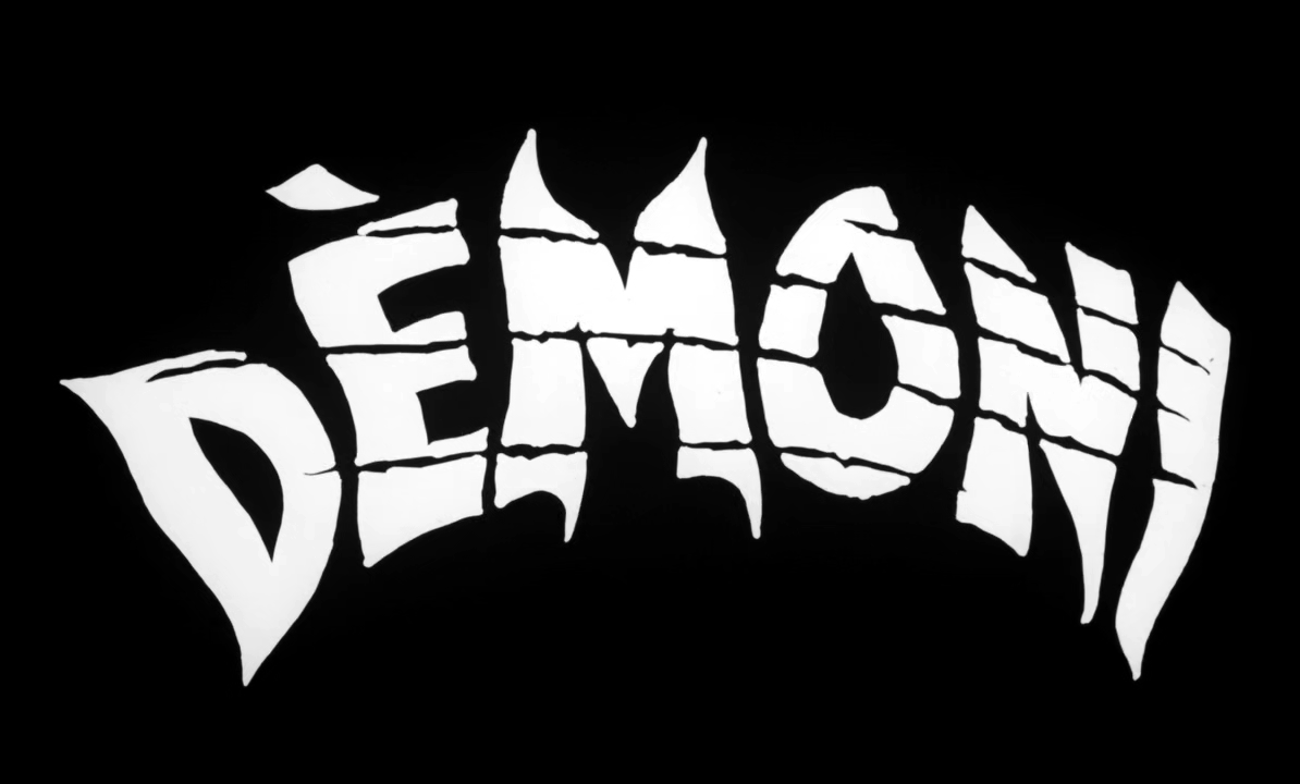 Dèmoni: titoli di testa del film di Lamberto Bava
