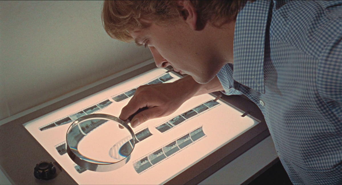 David Hemmings interpreta il fotografo Thomas