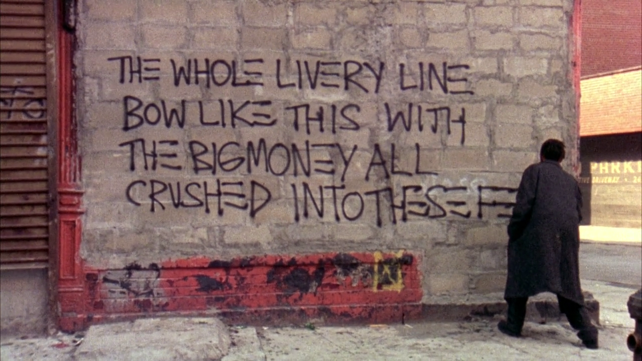 Jean-Michel Basquiat alle prese con delle scritte murali