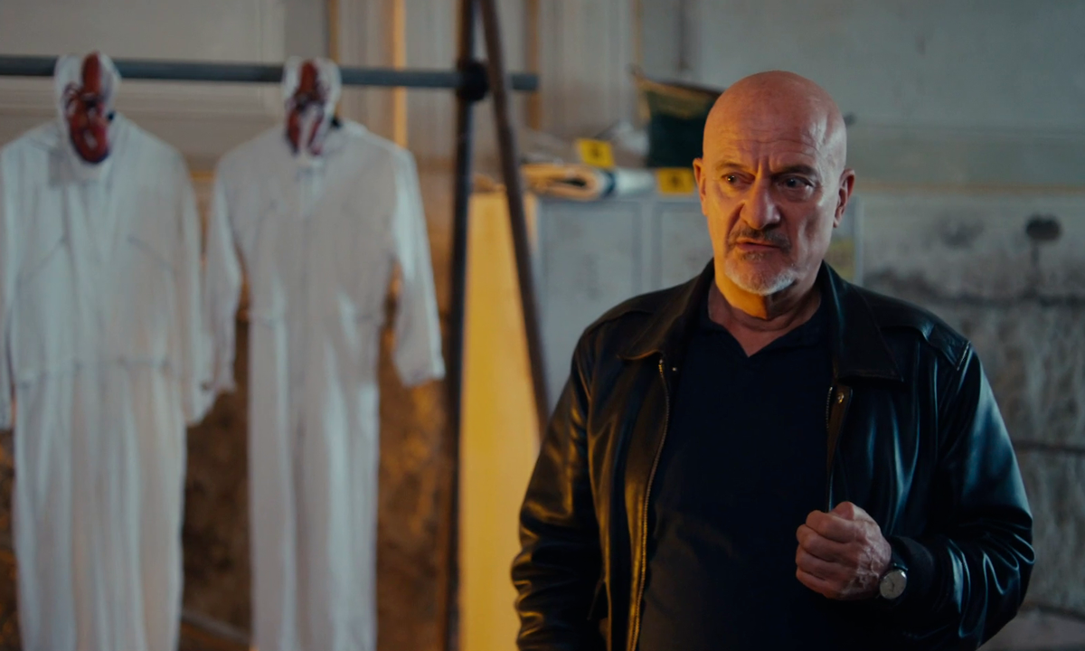Claudio Bisio nella serie TV Uno sbirro in Appennino